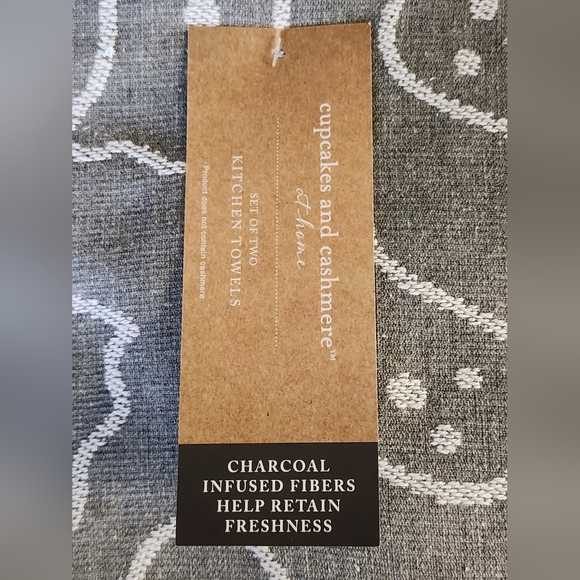 NWT Ghost Kitchen Towel Set Cupcakes and Cashmere Halloween Kitchen Towels - Picture 3 of 4